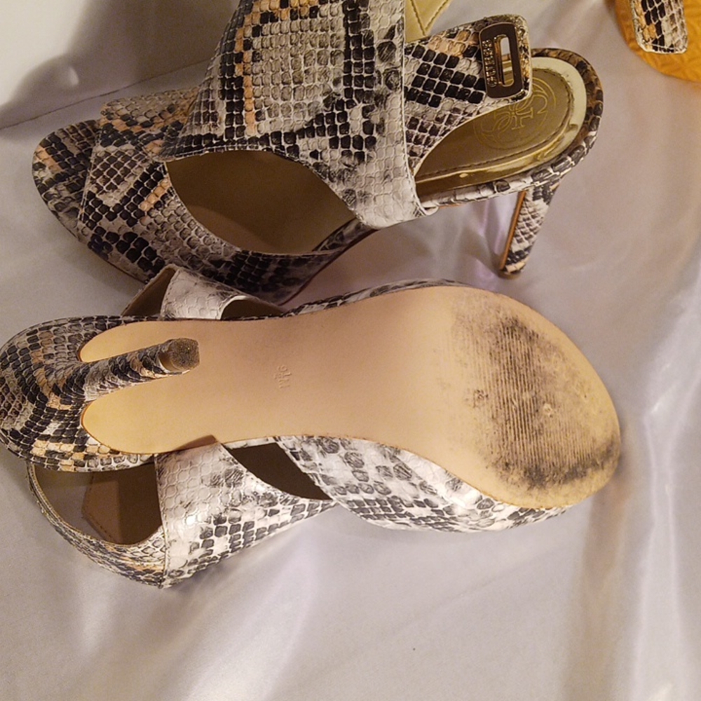 #GUESS - Picture 5 of 5
